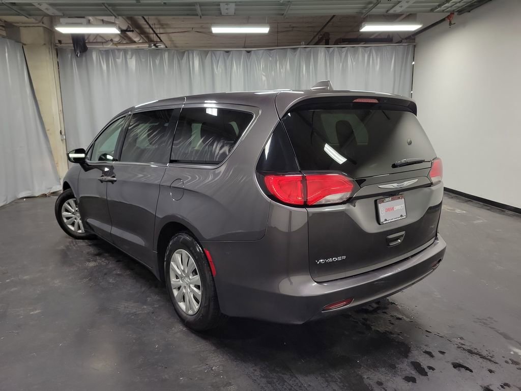Used 2020 Chrysler Voyager L image 7