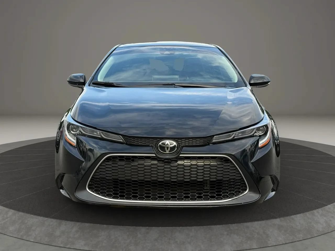Used 2022 Toyota Corolla XLE FWD image 2