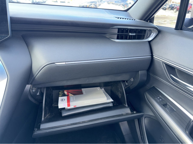 Used 2024 Toyota Venza XLE image 31