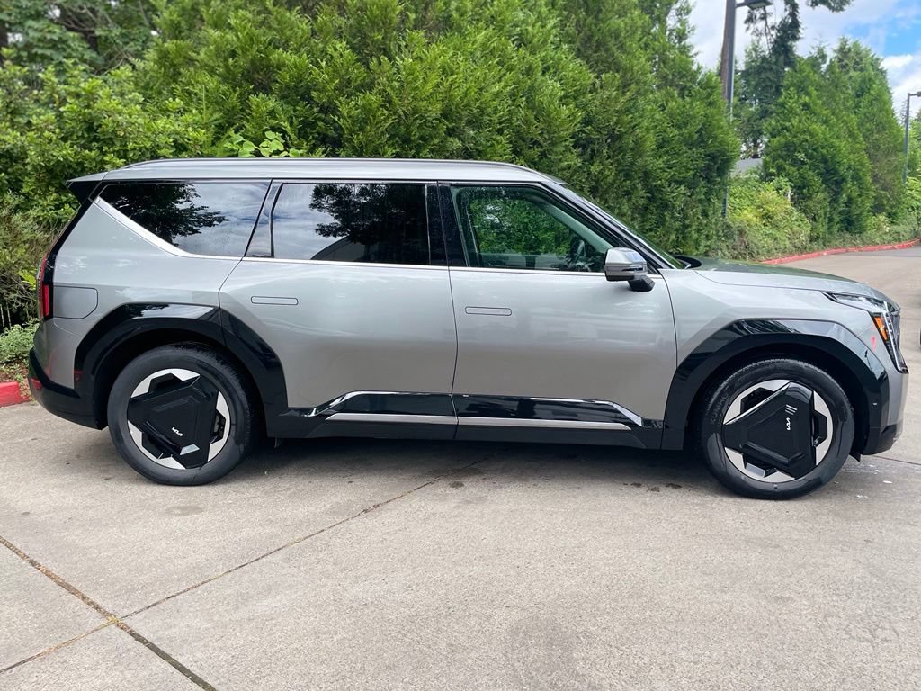 Certified 2024 Kia EV9 Land AWD/4WD image 3