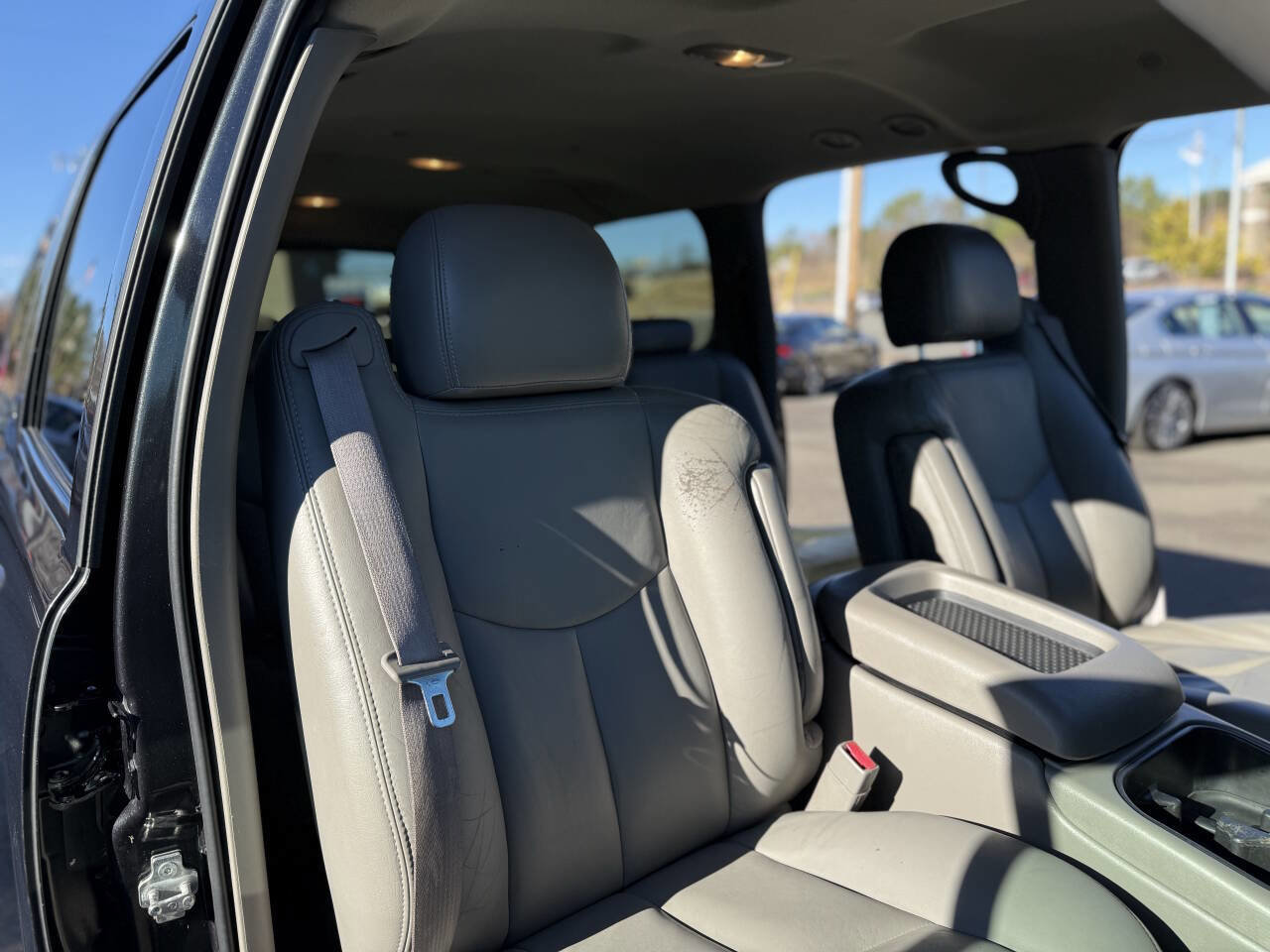 Used 2004 GMC Yukon XL SLT w/ Preferred Equipment Group image 24