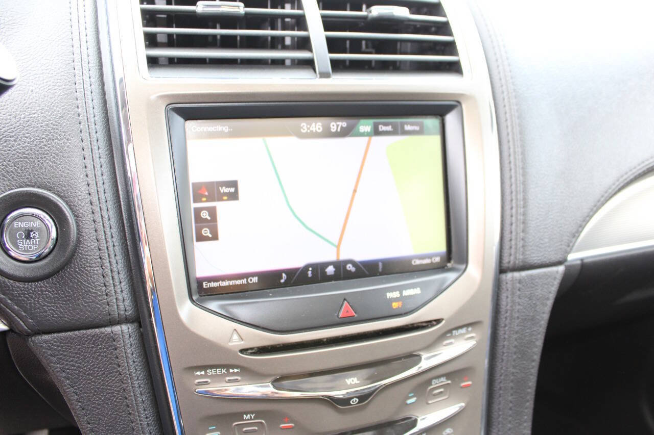 Used 2013 Lincoln MKX AWD image 16