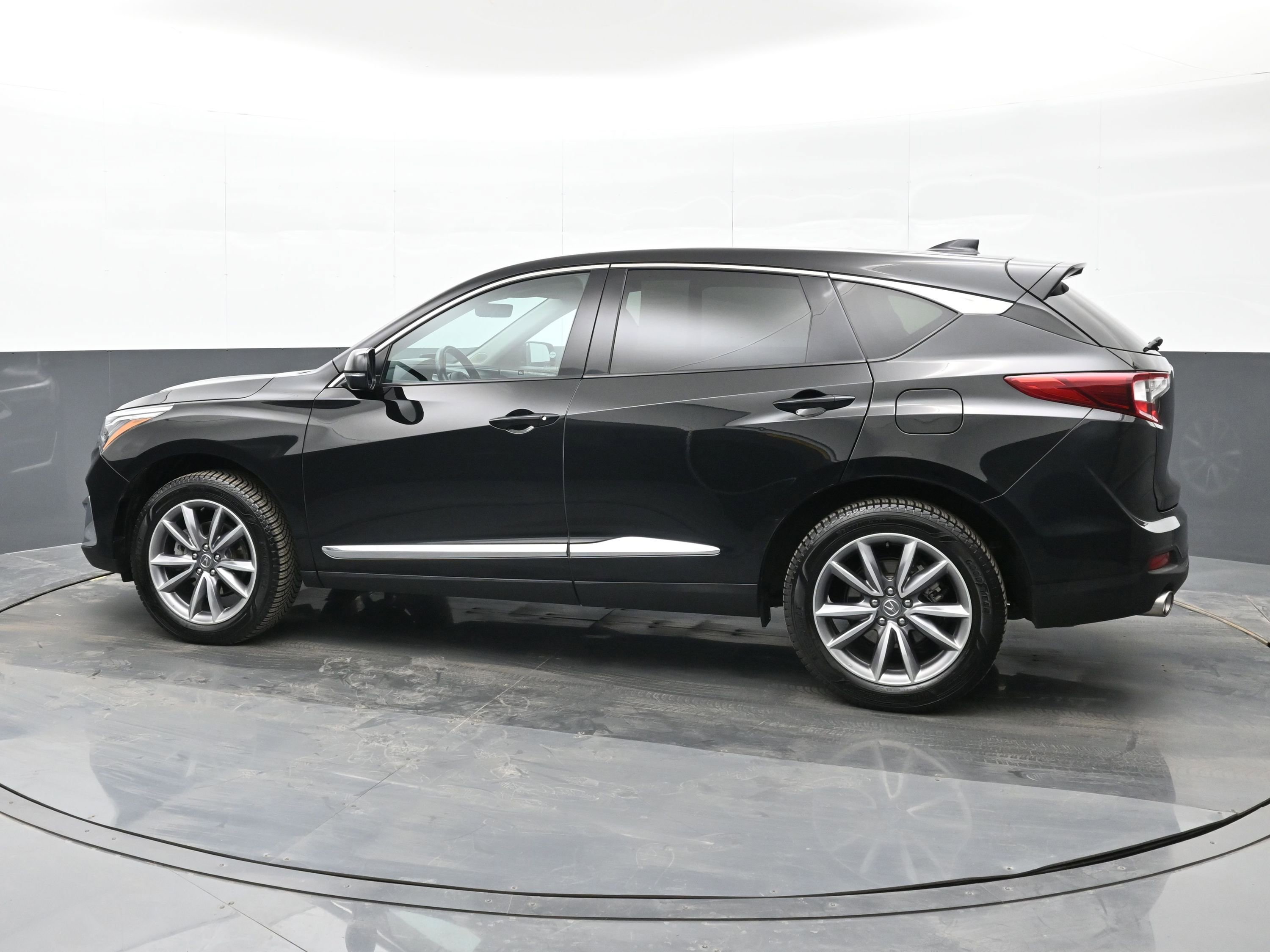 Used 2021 Acura RDX w/ Technology Package image 3