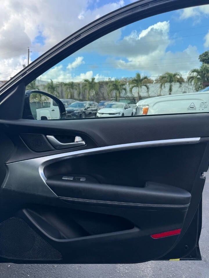 Used 2025 Genesis G70 2.5T image 30