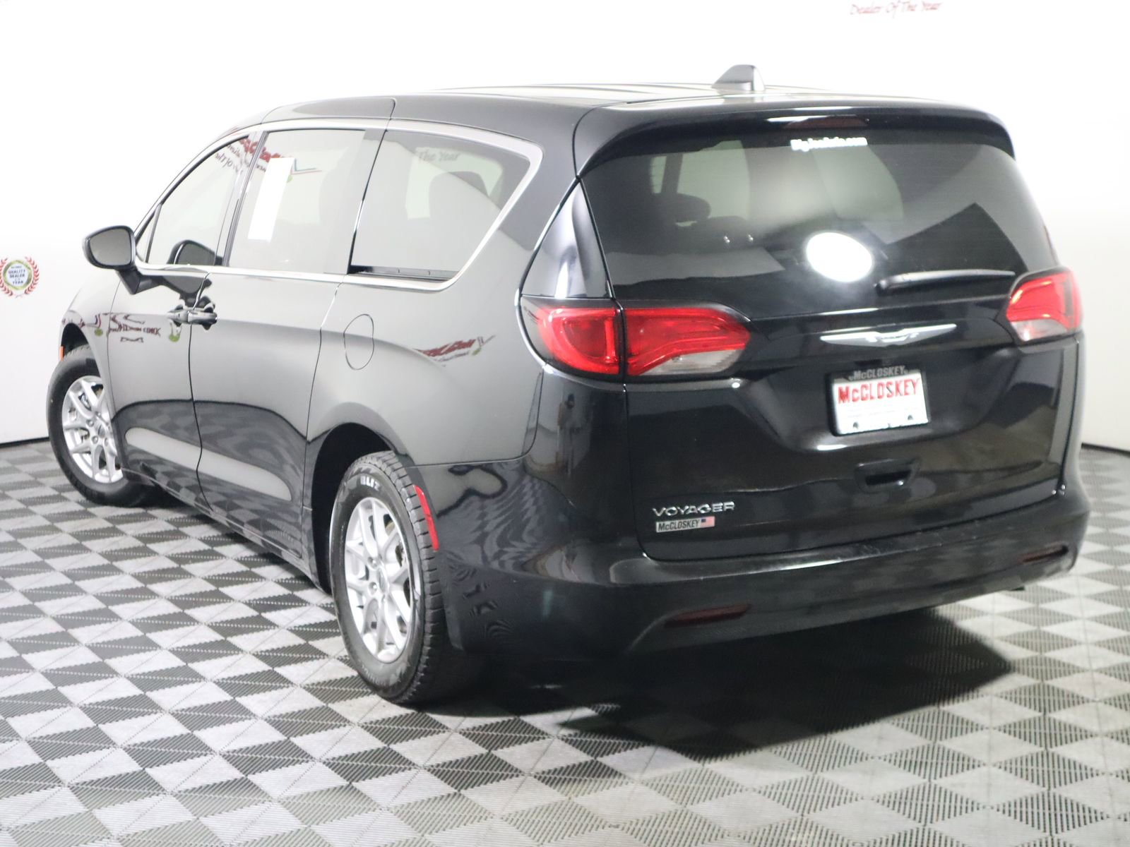 Used 2024 Chrysler Voyager LX image 12