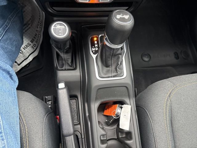 Used 2025 Jeep Wrangler Sport AWD/4WD image 37