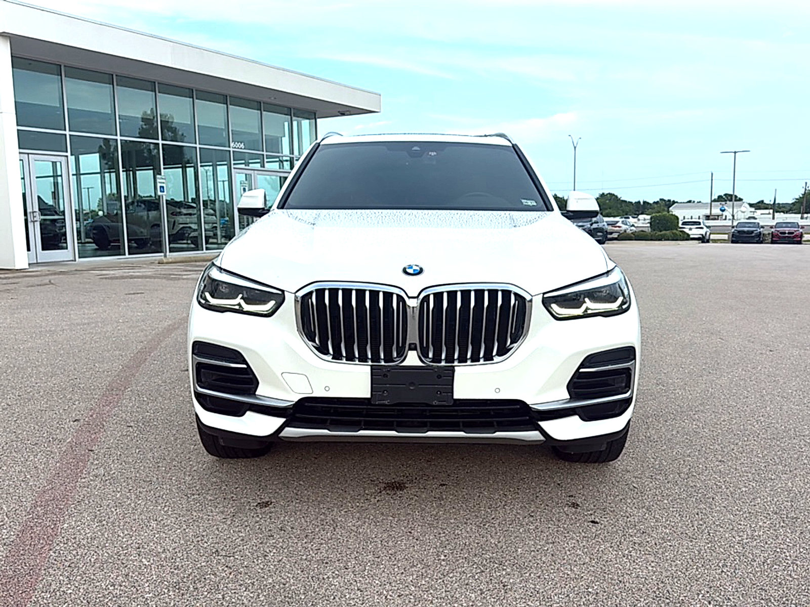 Used 2023 BMW X5 xDrive40i w/ Luxury Seating Package AWD/4WD image 2
