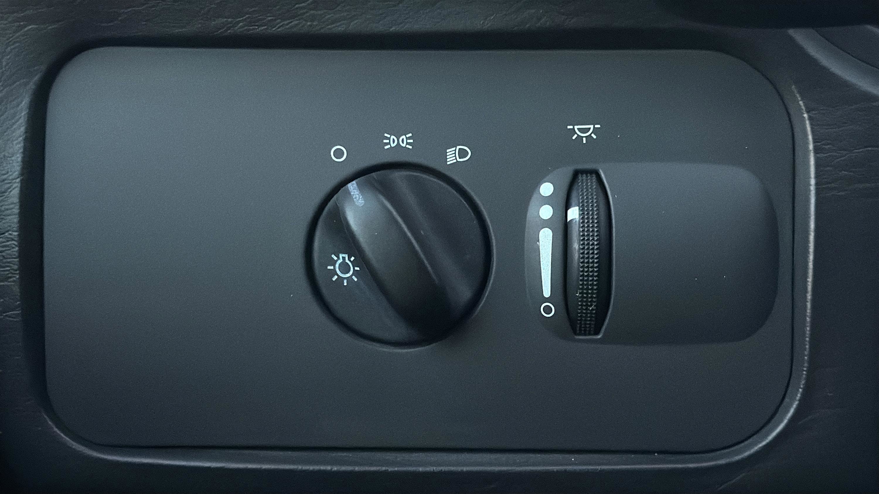 Used 2005 Dodge Grand Caravan SE image 23