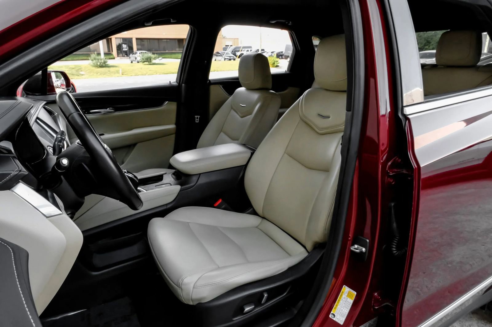 Used 2018 Cadillac XT5 FWD image 38