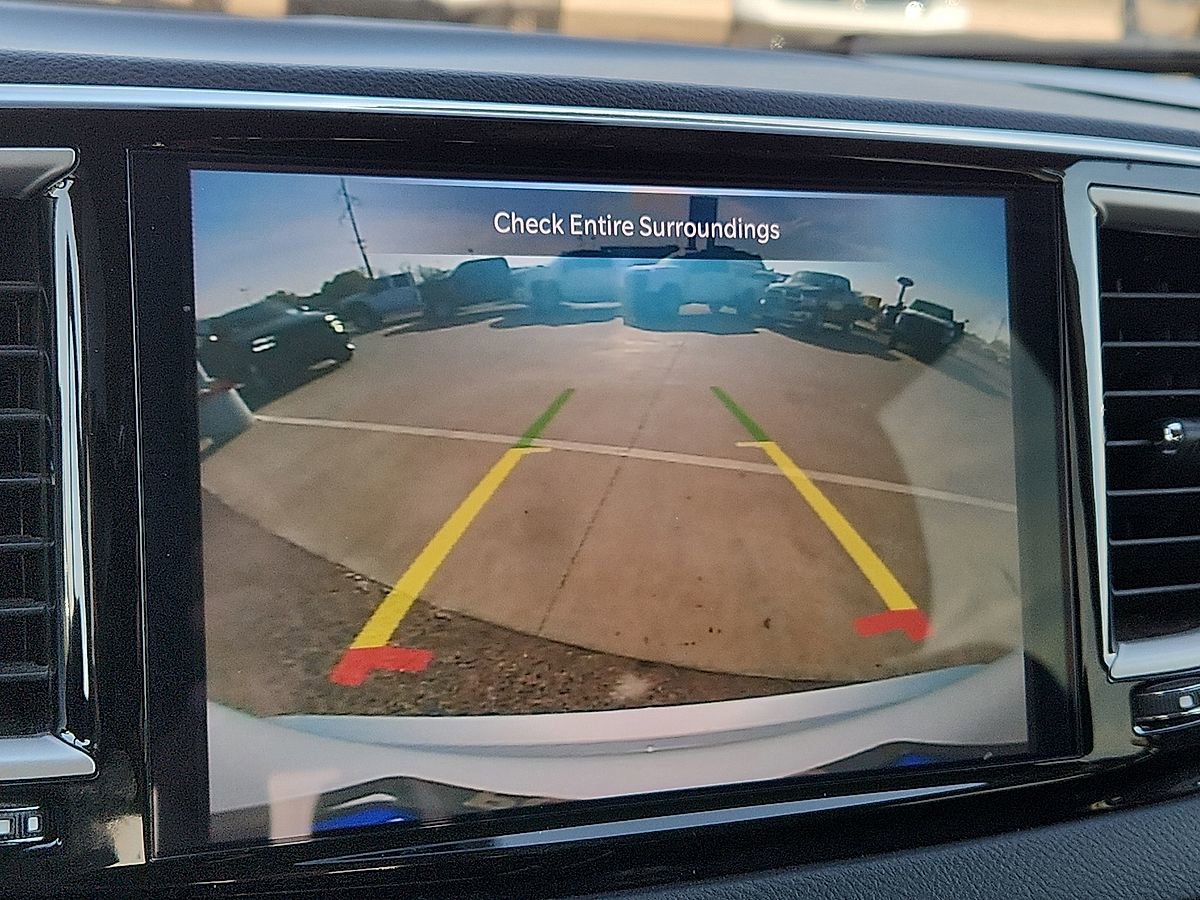 Used 2024 Chrysler Pacifica Touring-L FWD image 8