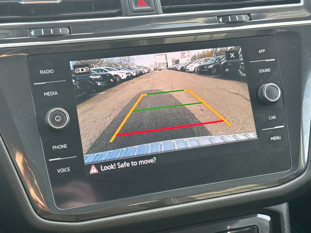 Used 2022 Volkswagen Tiguan SE w/ Panoramic Sunroof Package image 25