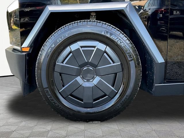 Used 2025 Tesla Cybertruck AWD Crew Cab image 33