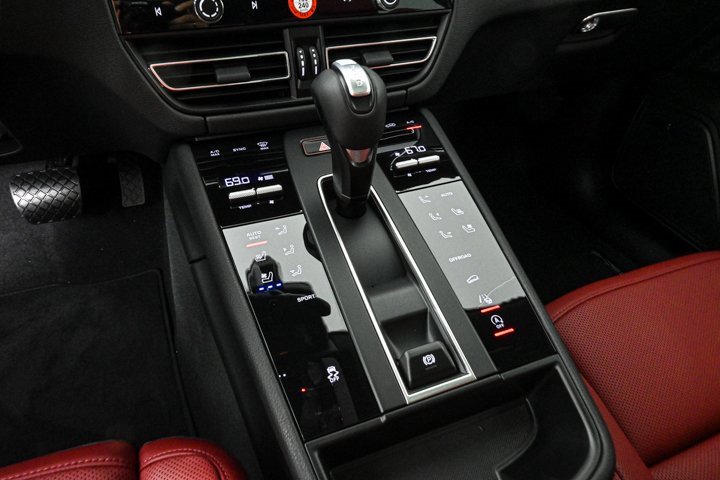 New 2025 Porsche Macan image 16