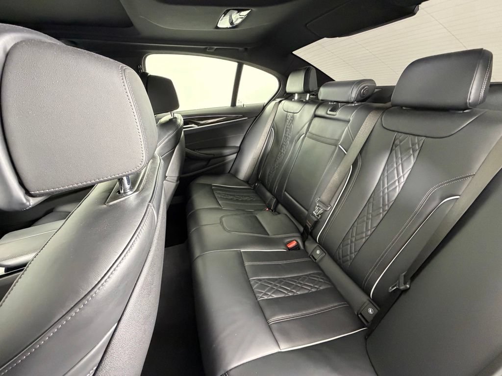 Used 2022 BMW M550i xDrive AWD/4WD image 39