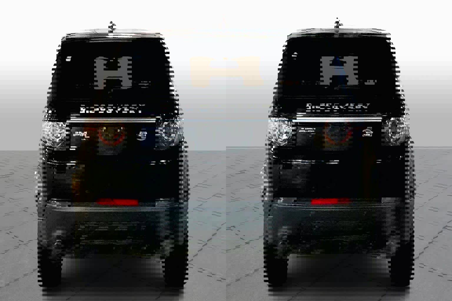 Used 2017 Land Rover Discovery Sport HSE Luxury image 4