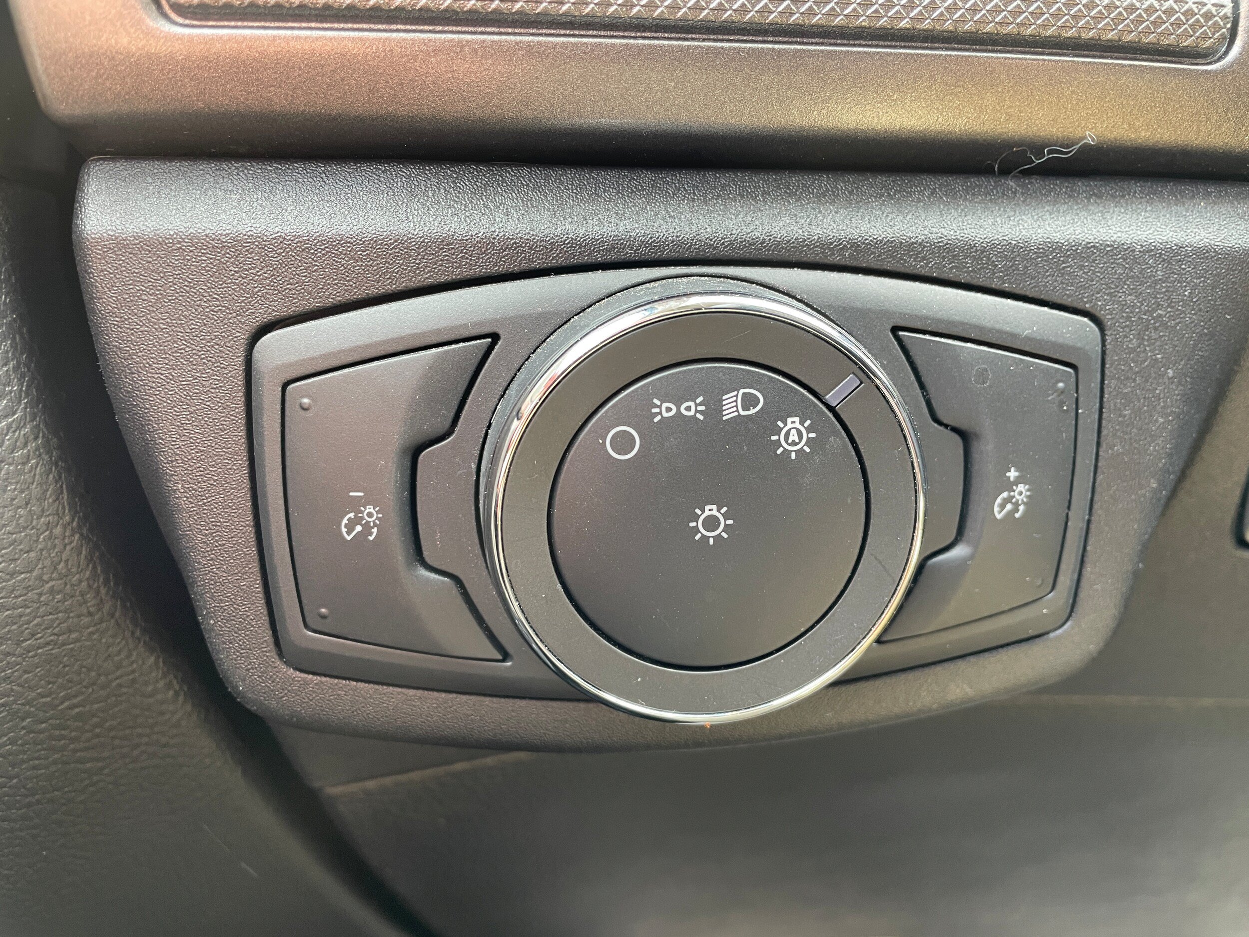Used 2020 Ford Fusion SE AWD/4WD image 16