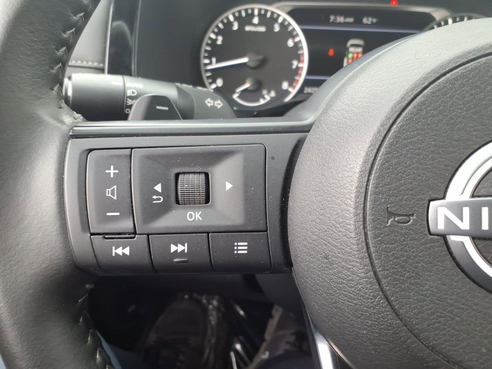 Certified 2025 Nissan Pathfinder SV FWD image 22