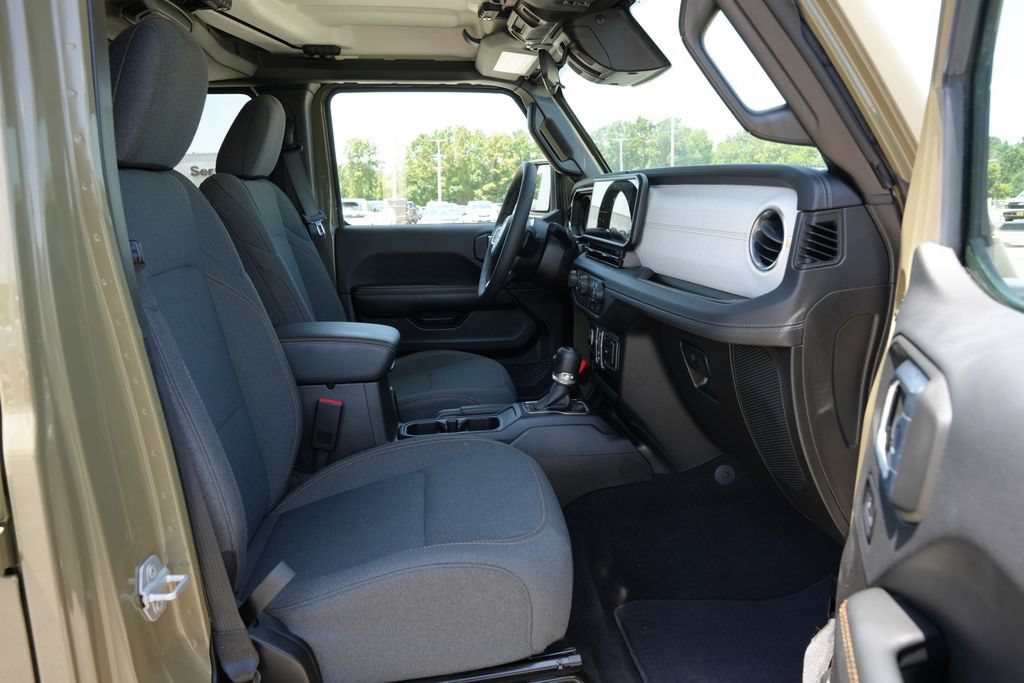 Used 2026 Jeep Wrangler Unlimited Sahara AWD/4WD image 22