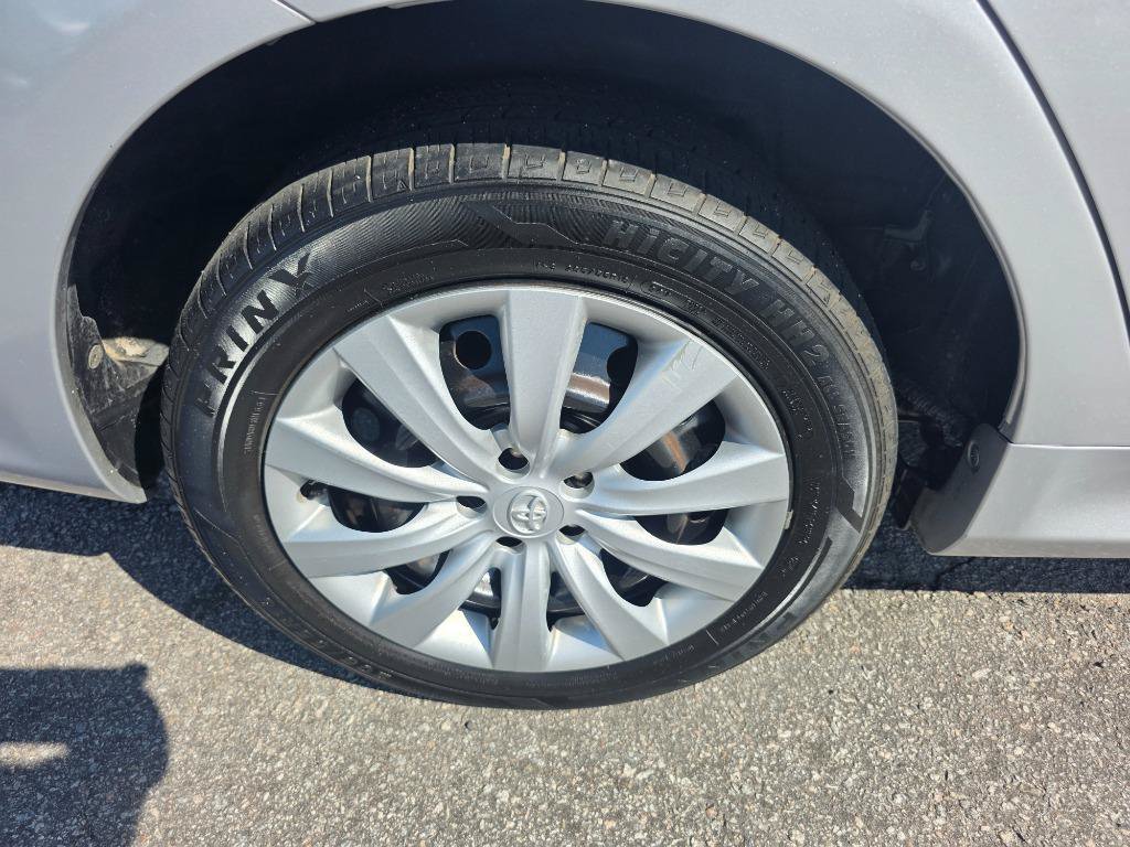Used 2013 Toyota Corolla LE FWD image 18