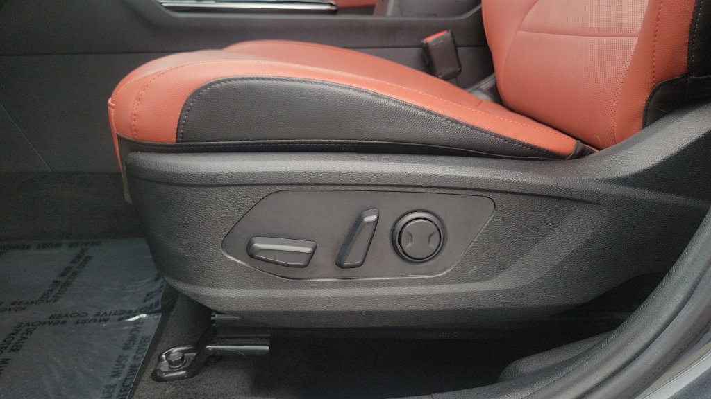 Used 2025 Kia Sportage SX FWD image 16