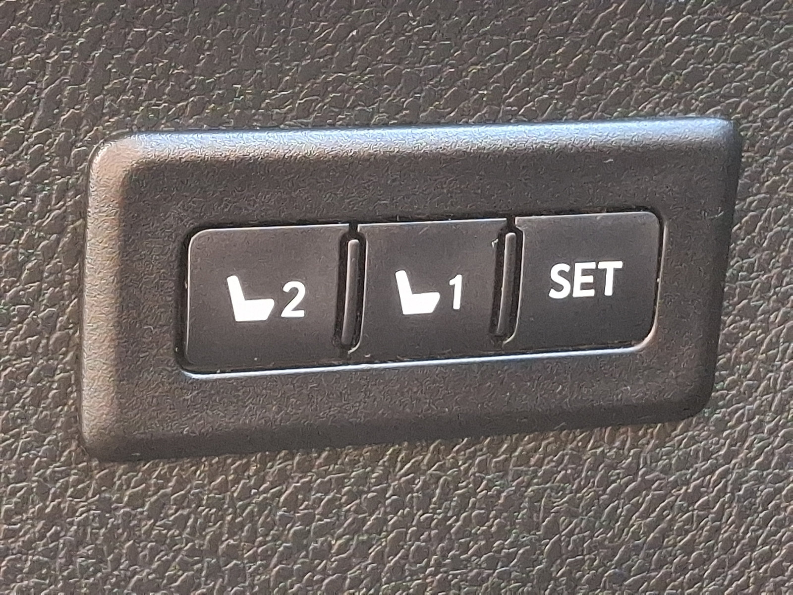 Used 2017 Toyota RAV4 Limited w/ Advanced Technology Package AWD/4WD image 27