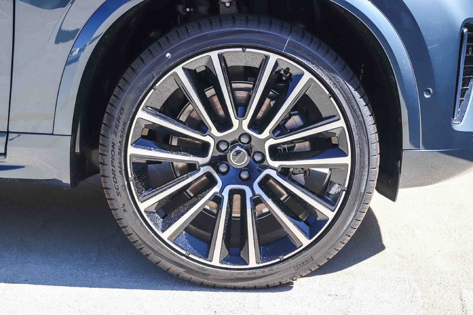 New 2027 Volvo XC90 B6 Plus AWD/4WD image 9