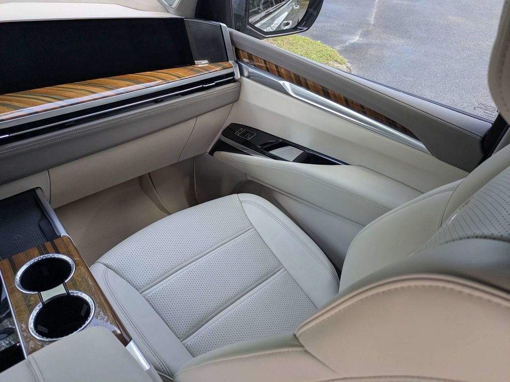 Certified 2025 Cadillac Escalade Sport Platinum w/ LPO, Floor Liner Package AWD/4WD image 21