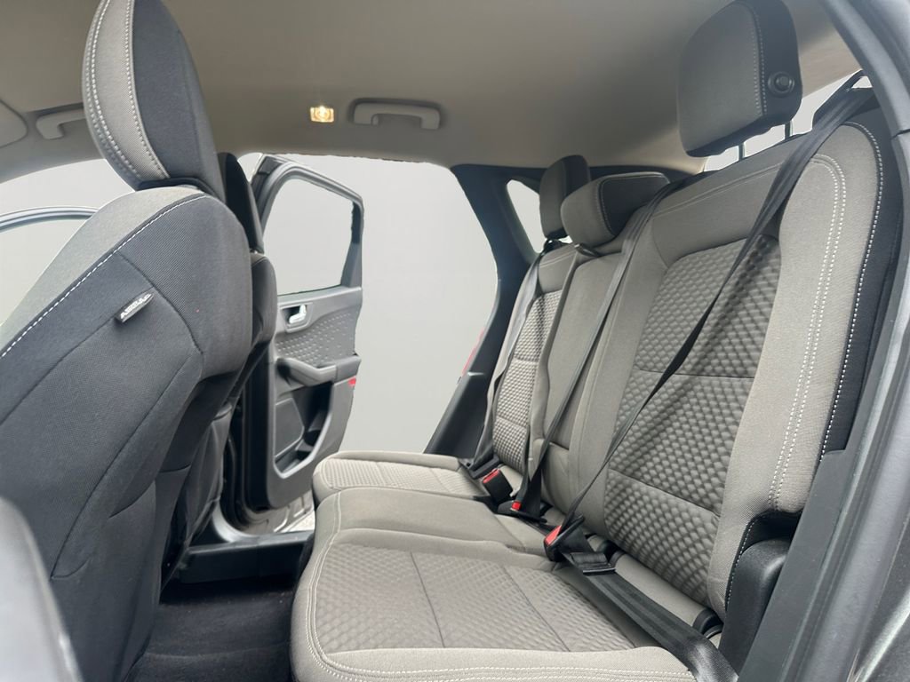 Used 2020 Ford Escape SE image 25