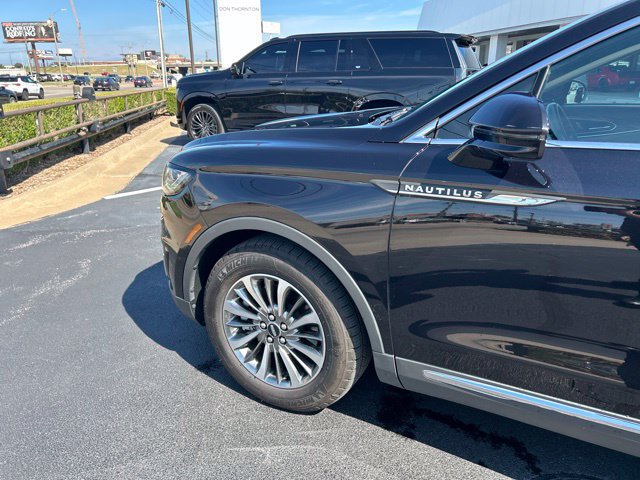 Used 2019 Lincoln Nautilus Select FWD image 10