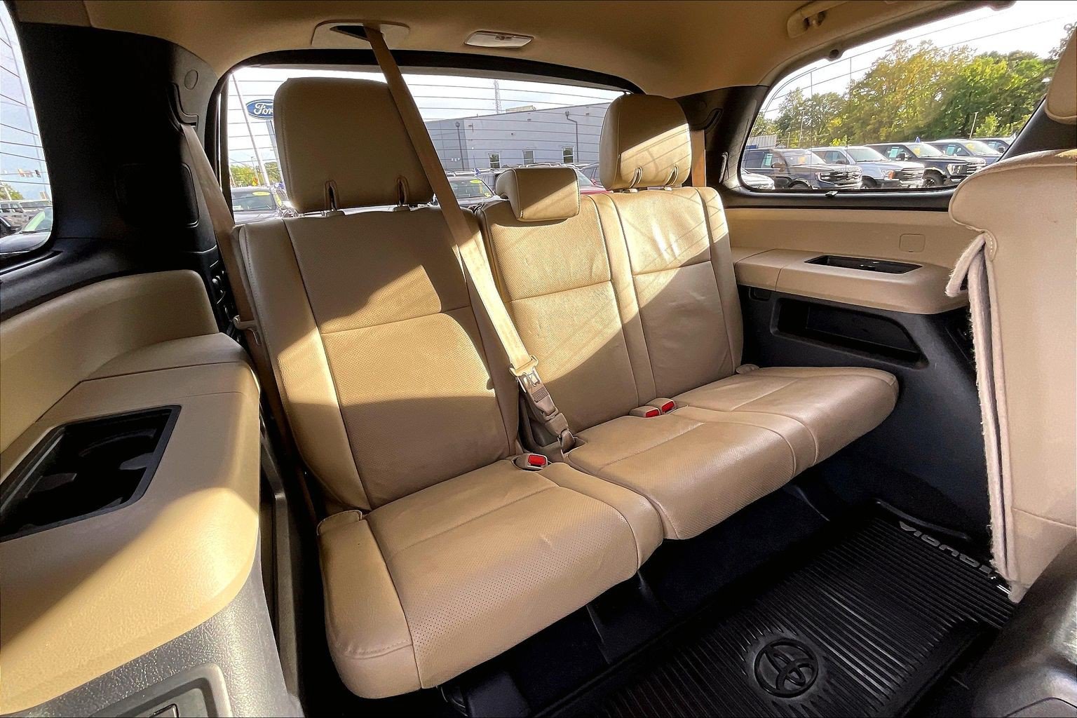 Used 2021 Toyota Sequoia Platinum AWD/4WD image 28