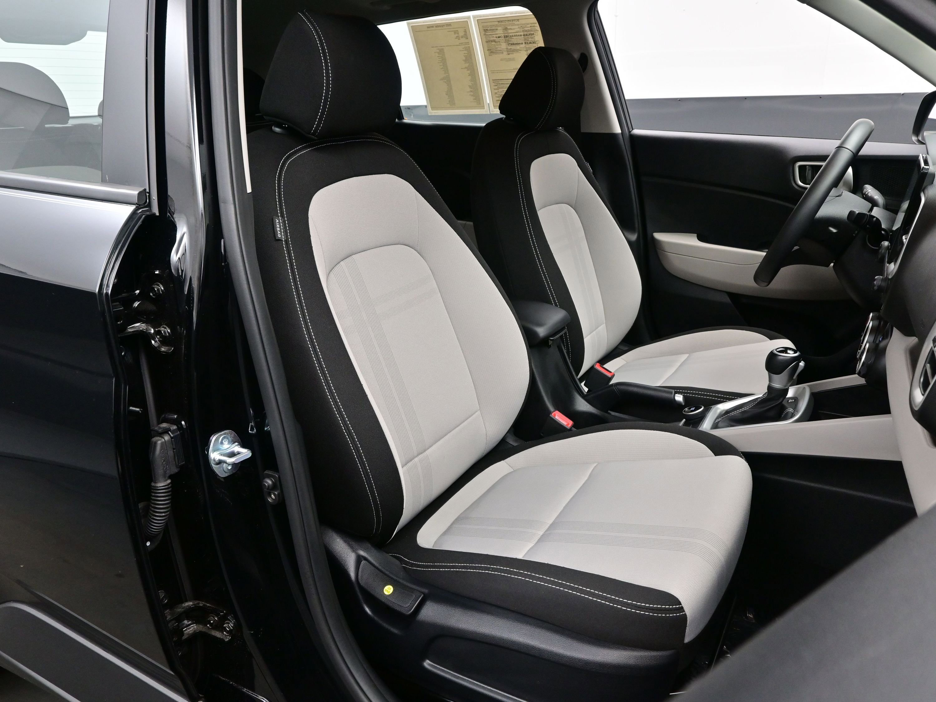 Certified 2025 Hyundai Venue SEL image 13