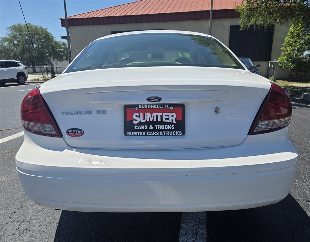 Used 2007 Ford Taurus SE FWD image 4