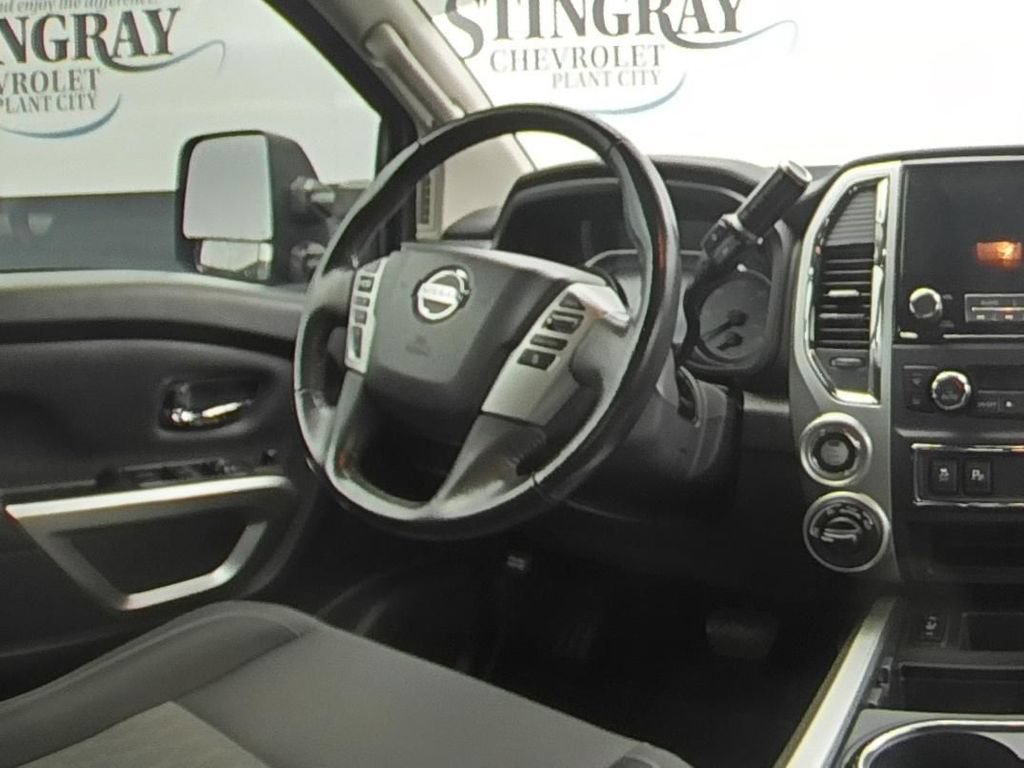 Used 2021 Nissan Titan SV w/ SV Convenience Package AWD/4WD image 16