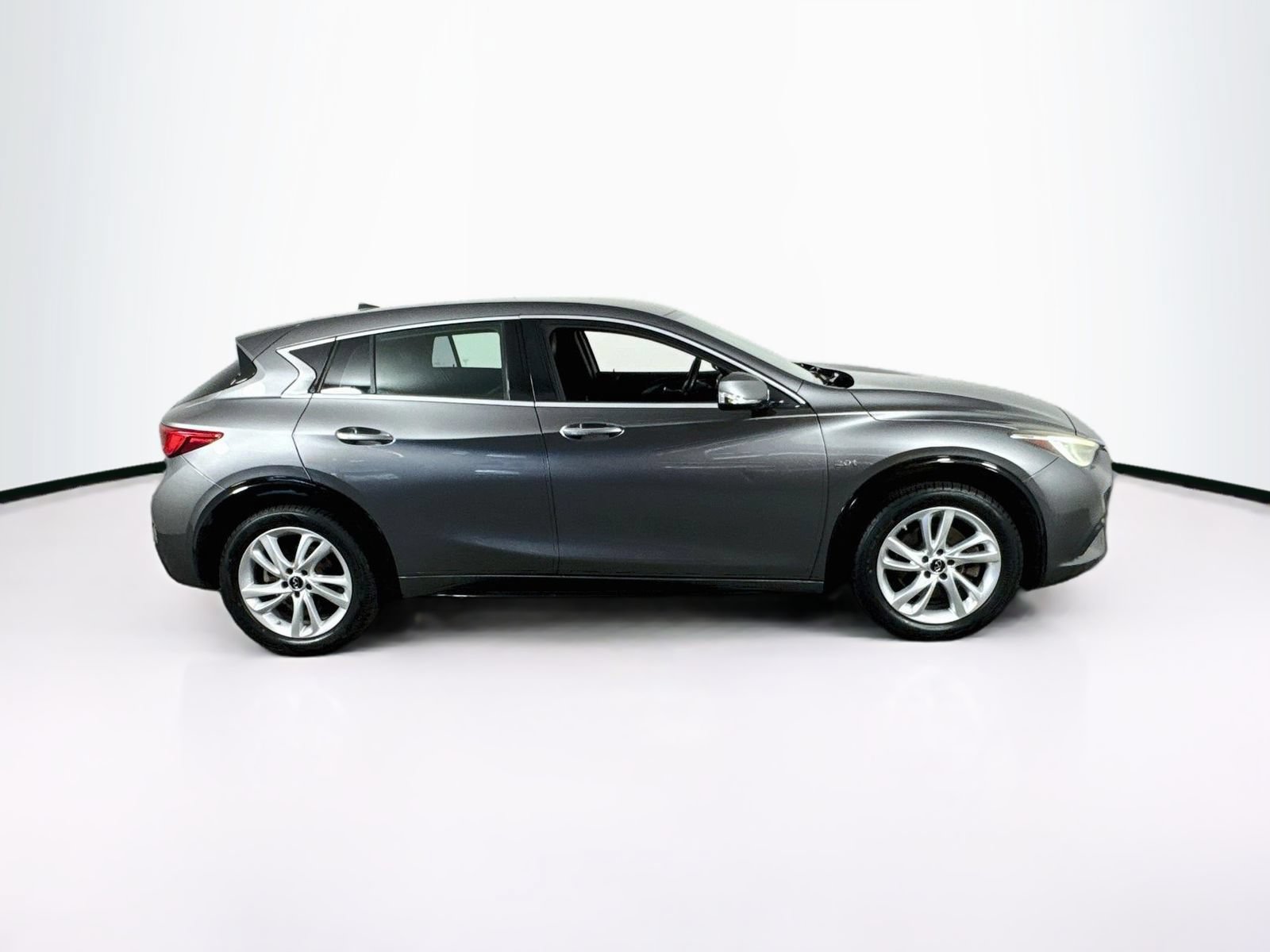 Used 2018 INFINITI QX30 w/ Cargo Package FWD image 8