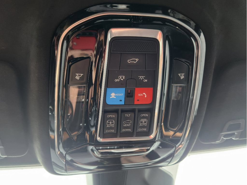 Used 2022 Jeep Grand Cherokee Summit AWD/4WD image 35