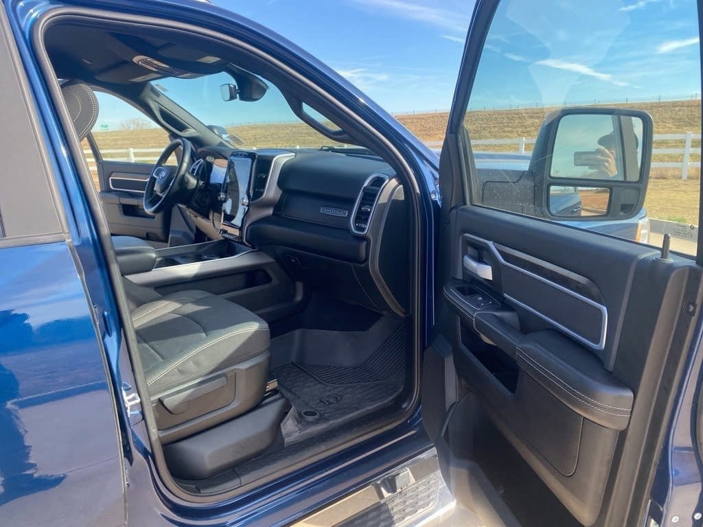 Used 2024 RAM 3500 Big Horn w/ Sport Appearance Package image 17