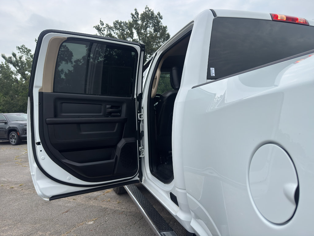 Used 2020 RAM 3500 Tradesman w/ Chrome Appearance Group AWD/4WD image 19