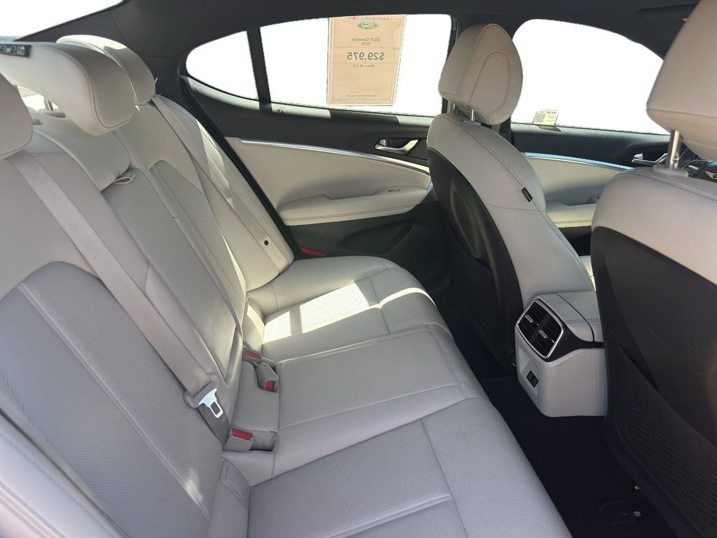Used 2025 Genesis G70 2.5T RWD image 5