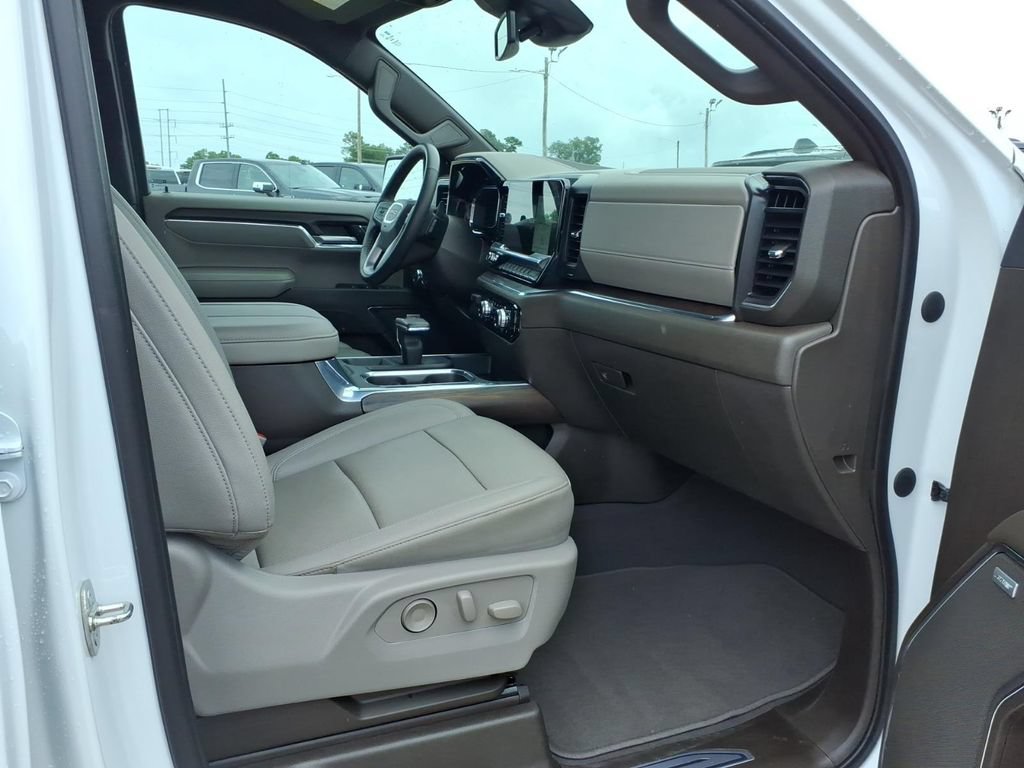 Used 2024 GMC Sierra 1500 SLT w/ SLT Premium Plus Package AWD/4WD image 11