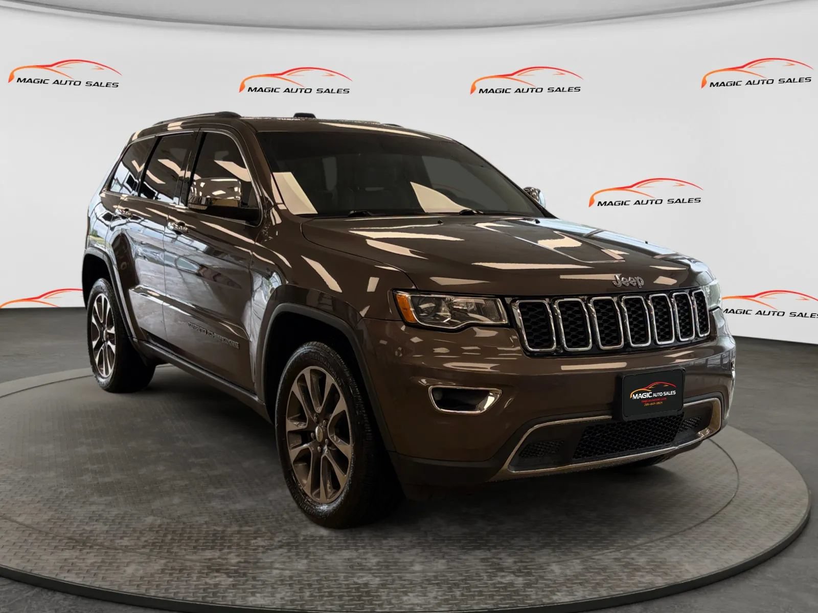 Used 2018 Jeep Grand Cherokee Limited AWD/4WD image 5