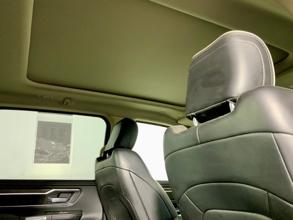 Used 2019 RAM 1500 Laramie AWD/4WD image 2