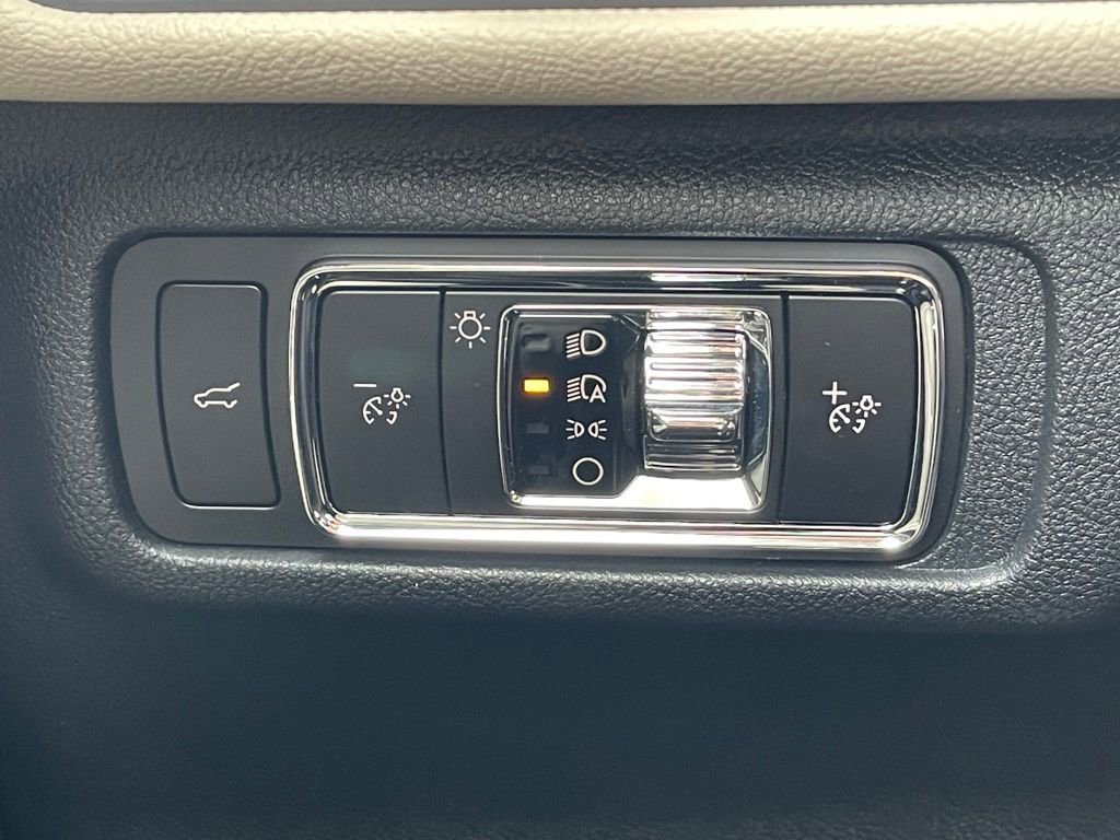 New 2026 Lincoln Corsair Premiere image 16