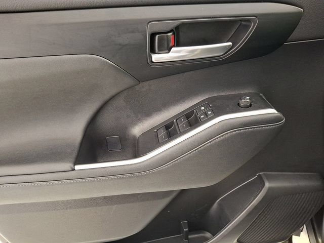 Used 2023 Toyota Highlander XLE FWD image 14