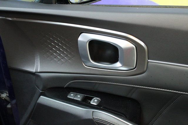 Used 2022 Kia Sorento SX image 9