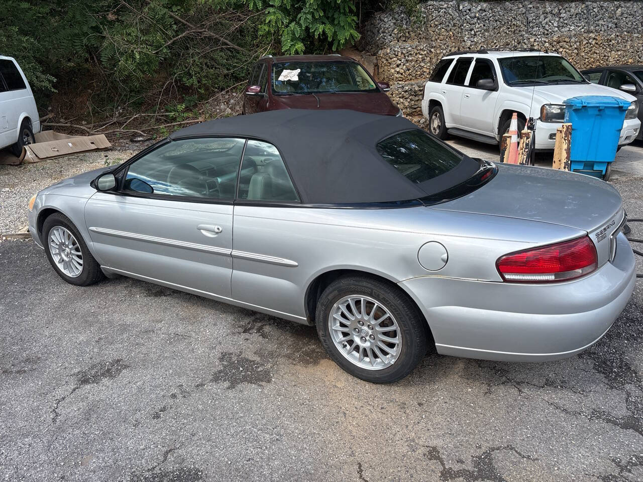 Used 2005 Chrysler Sebring Touring FWD image 1