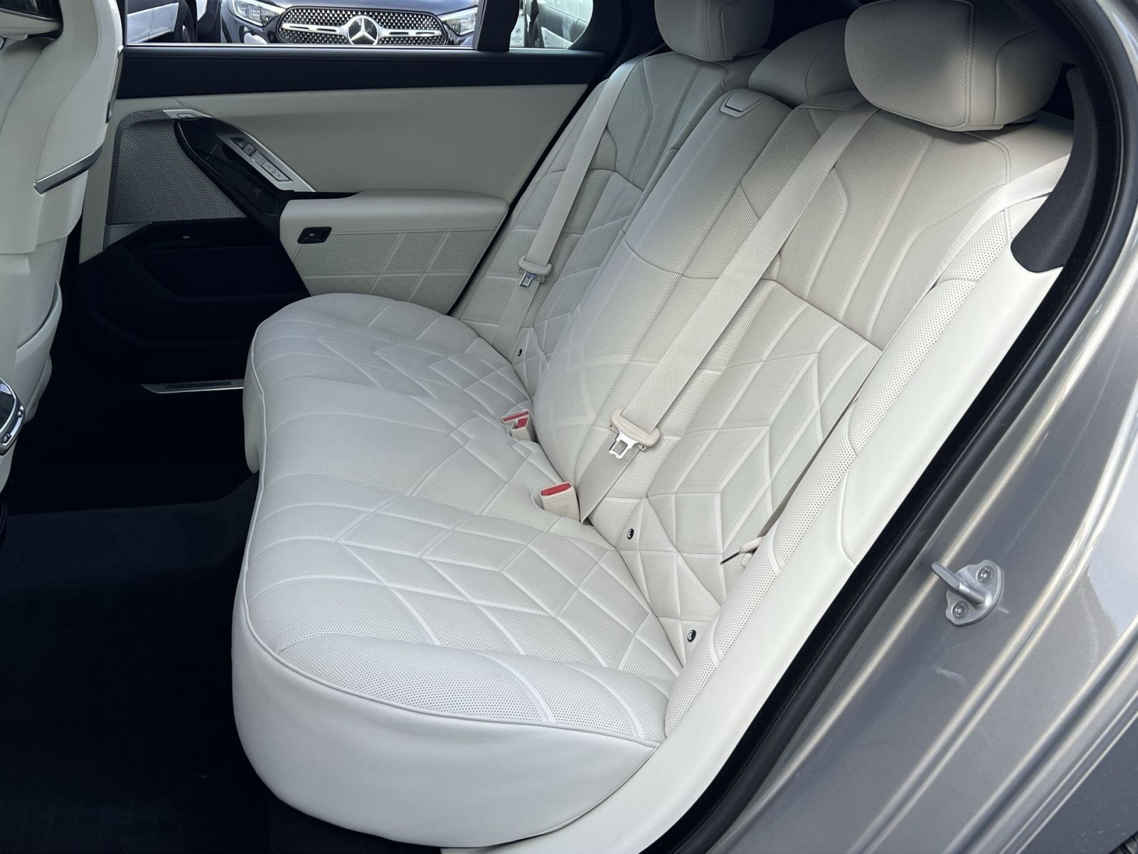 Used 2025 BMW 760i xDrive w/ Executive Package AWD/4WD image 30