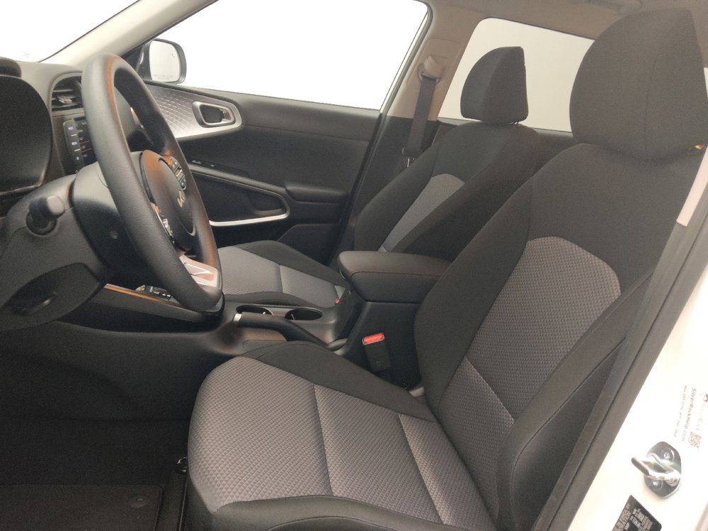 Used 2025 Kia Soul S FWD image 17