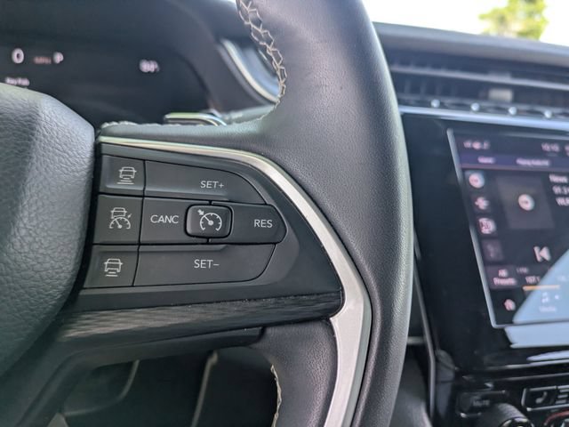 Used 2023 Jeep Grand Cherokee Altitude AWD/4WD image 32