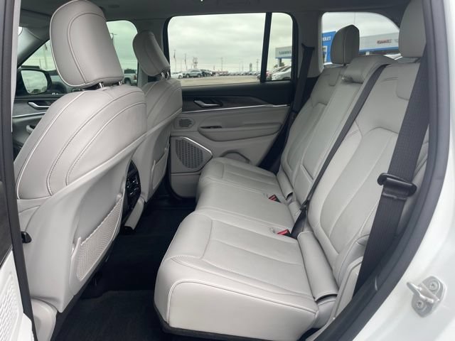 Used 2023 Jeep Grand Cherokee Overland AWD/4WD image 18