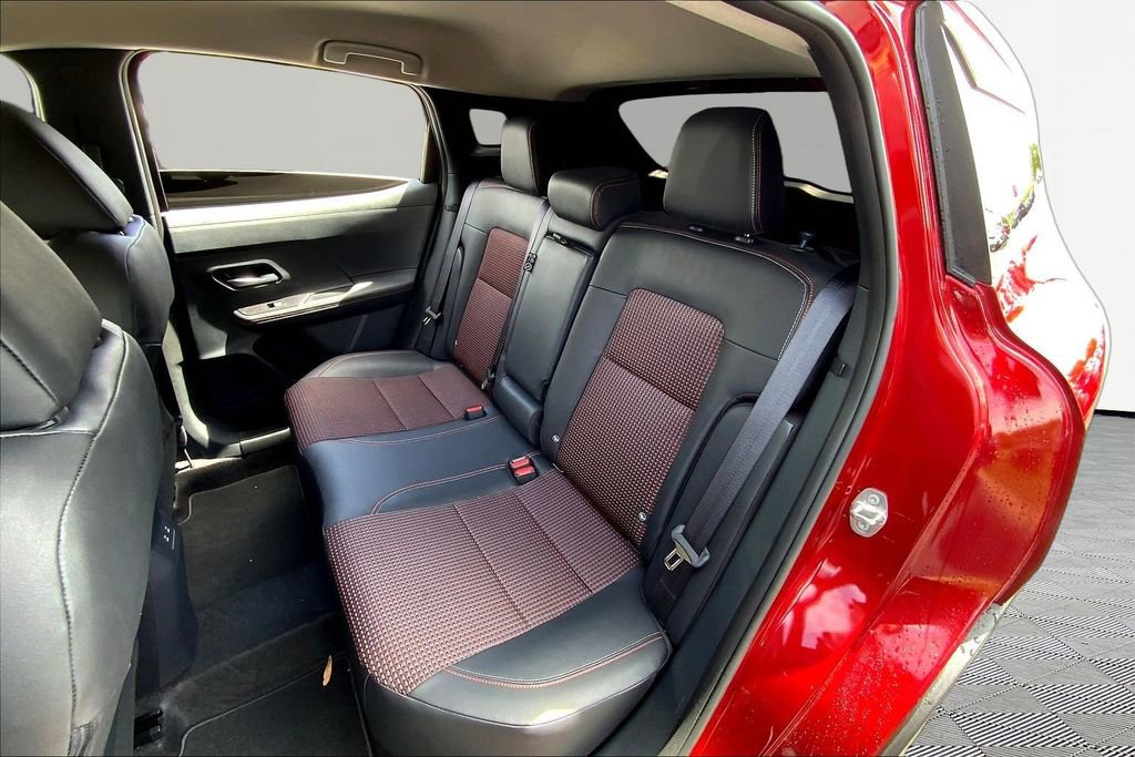 Used 2025 Nissan Kicks SR image 16
